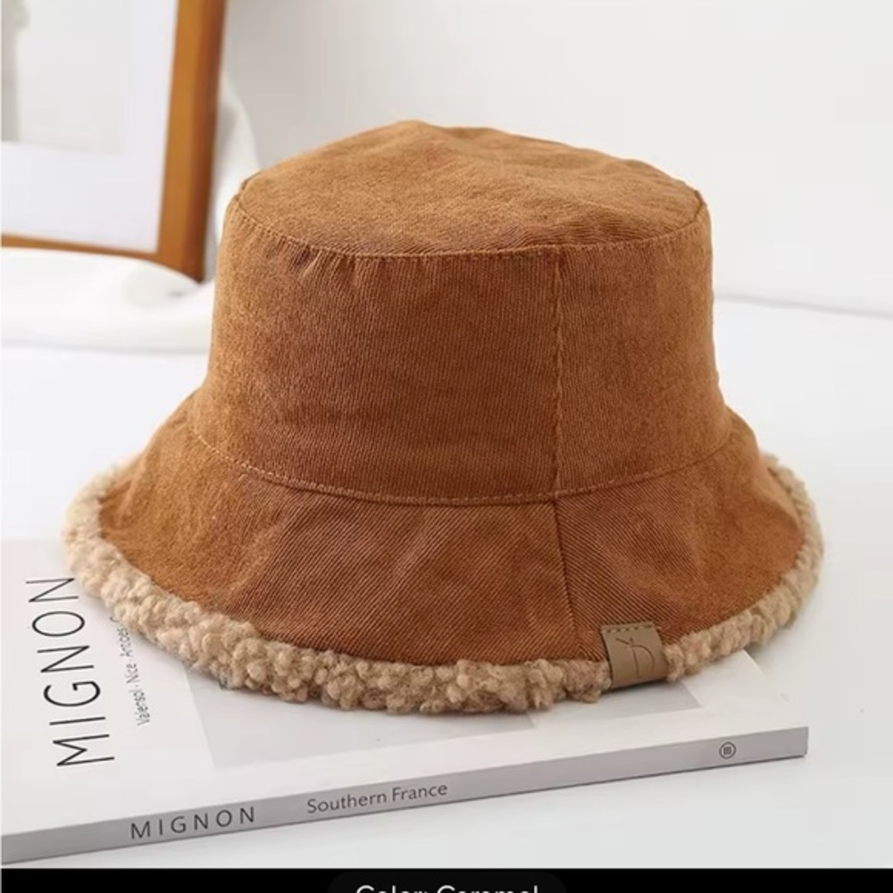 Reversible faux lambswool corduroy bucket hat NWT